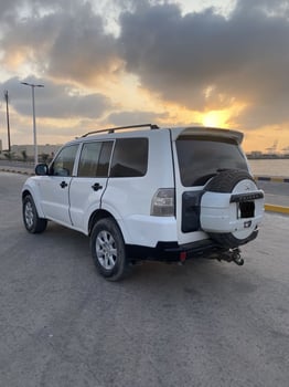TOYOTA PROBOX taxi 2013 , TOYOTA PRADO LJ120 , MITSUBISHI PAJERO diesel, excellent état