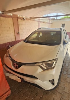 Toyota RAV4 VXR essence, automatique, toit ouvrant