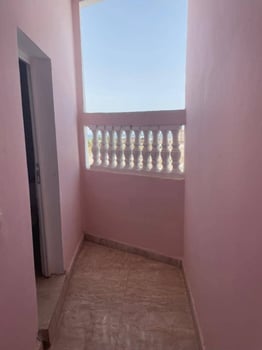 Appartement F4 près de la mosquée Aicha, avec compresseur d\'eau inclus