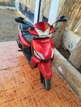 Scooter MAHINDRA en excellent état à vendre
