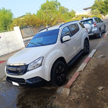 ISUZU-MUX 2014, diesel, écran Android, caméra de recul