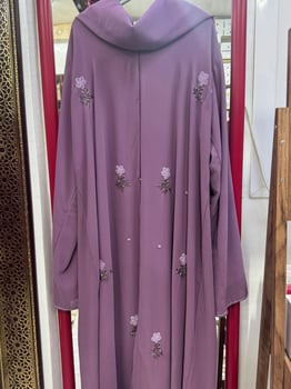 Abayas modernes et élégantes – Plusieurs modèles disponibles