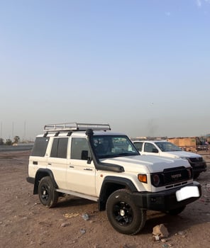 Toyota Land Cruiser LC76 Hard-Top 2023, diesel, 15 000 km, en excellent état