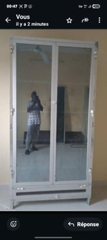 Armoire en aluminium double porte vitrée - Grande capacité de rangement