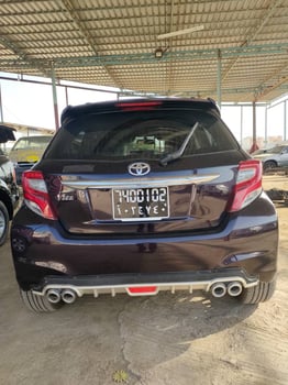 Toyota Vitz 2016, équipé, excellent état