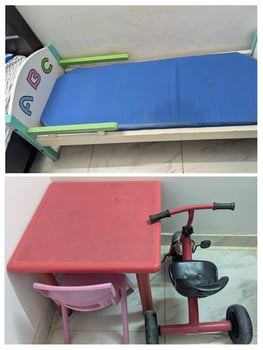 Lit enfant + vélo + table et chaise en parfait état
