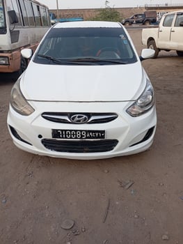 Hyundai Accent, bon état, avec climatiseur