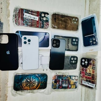 iPhone 16 Pro Max neuf avec 10 coques de protection