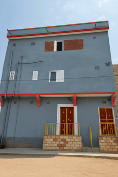 Maison R+2 spacieuse avec double entrée à proximité de la route