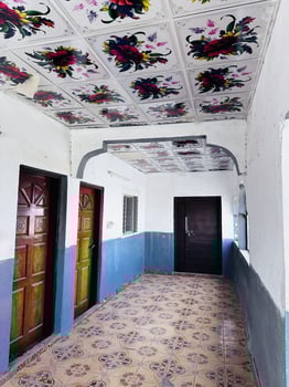 Maison F3 à Cheikh Moussa, proche caserne, 2 chambres et grand salon