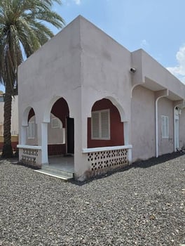 Maison F4 avec grand jardin et parking, proche école Lumière.
