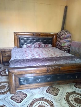 Meuble chambre à coucher - lit, armoire et combiné en excellent état