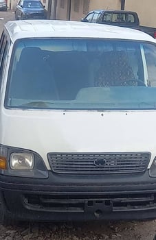 Minibus Hiace à Vendre - Prix Négociable