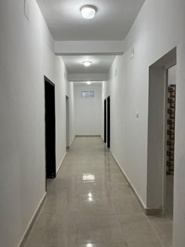 Appartement F4 avec balcon à louer sise Cité Wadajiir