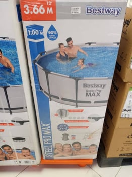 Piscine préfabriquée en bon état, utilisée une seule fois - Meilleur prix