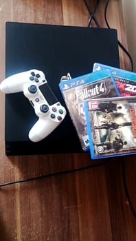 PS4 Pro en excellent état avec jeux inclus