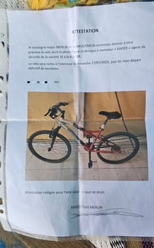 Vélo Rockrider Solide et Confortable avec Casque Offert