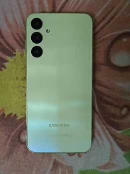 Samsung A25 5g - 128 Go - Neuf avec Pochette et Anticasse