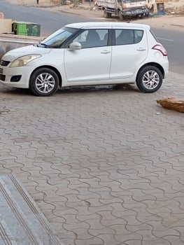 Suzuki Swift en très bon état, automatique, essence