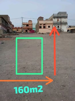 Terrain à vendre de 160m² à Barwaqo 2 avec accès à l\'eau et à l\'électricité
