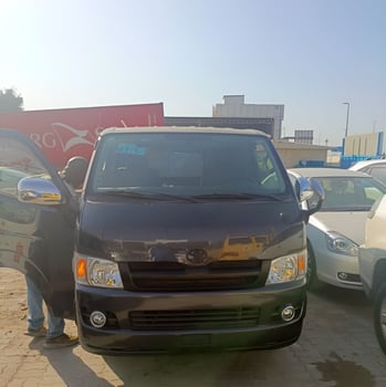 Toyota Hiace 2021, diesel, boîte manuelle, mini bus excellent état