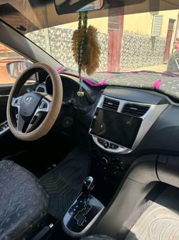 Hyundai Accent 2017, boîte automatique, climatisation, en excellent état