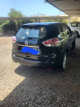 Nissan en excellent état, boîte automatique, essence - Prix négociable