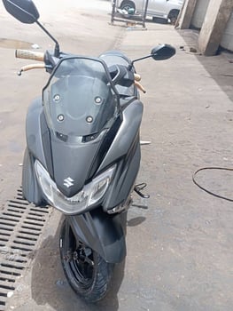 Scooter Suzuki Burgman 2024, garantie, très bon état