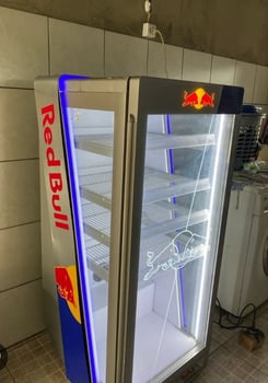 Frigo REDBULL 300L à porte vitrée, comme neuf