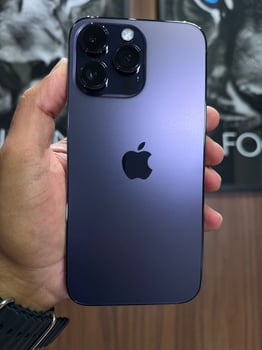 iPhone 14 Pro Max en excellent état, batterie 74%