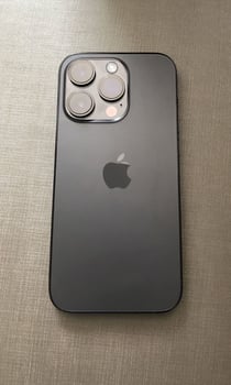 iPhone 15 Pro Max 256 Go, Noir, Batterie 100%, Prix Abordable