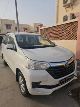 Toyota Avanza 2015, automatique, 7 places, économique