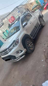 Toyota Hilux 2017, automatique, excellente condition