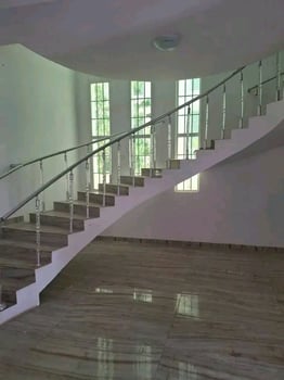 Très belle villa F6 avec parking et générateur à Haramous ancien sur route principale à vendre