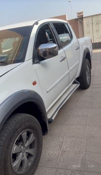 Mitsubishi L200 , diesel, climatisée, très économique