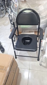waxan iibinayaa kursiga booga iyo birta lagu socdoo oo jidiid ah