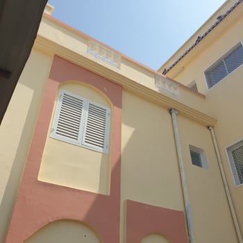 Grande maison F6 à louer avec cour et parking à Hodan