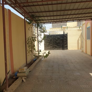 Grande maison F6 à louer avec cour et parking à Hodan