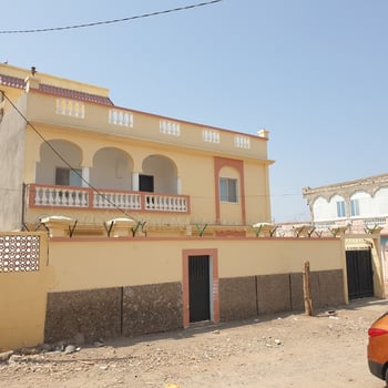 Grande maison F6 à louer avec cour et parking à Hodan