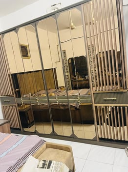 Chambre à coucher complète moderne en très bon état