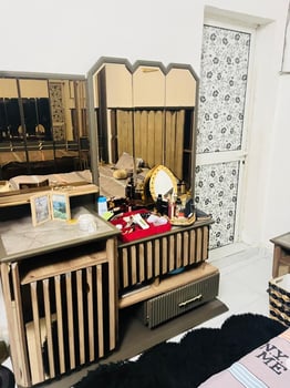 Chambre à coucher complète moderne en très bon état