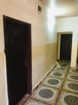 Belle maison F4 avec terrasse à Barwaqo 1, quartier calme et sécurisé