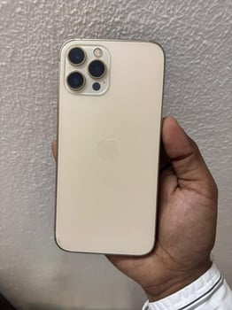 IPhone 12 Pro Max 128 Go, batterie 84%, excellent état
