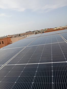 Panneaux solaires 550W & inverteur Growatt 6Kwh + accessoires offerts