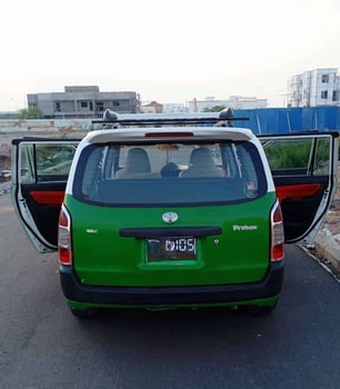 Toyota Probox 2015, faible kilométrage, climatisation, écran Android