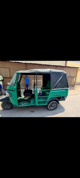 Baajaj Peugeot 3 roues, ancien modèle, bon état
