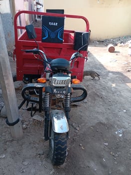 Moto-Bajaj neuve, jamais utilisée