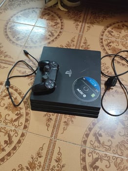 PS4 Pro en excellent état avec manette - Fc 24 inclus