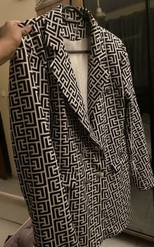 Blazer classique taille M, épaulettes, bon état