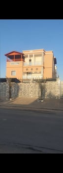 Villa Duplex F5 à louer à Haramous avec groupe électrogène, réservoir d\'eau et 3 salles de bains